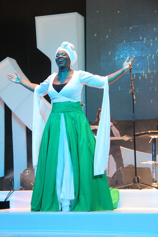 India Arie in the colors of the Nigerian Flag