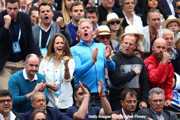 PARIS, FRANCE - JUNE 05: (L-R) William Murray (Father), Kim Sears (wife), Mark Bender (Physio), Matt Little (Coach) and Jamie Delgado (Coach) applaud Andy Murray of Great Britain during the Men's Singles final match against Novak Djokovic of Serbia on day fifteen of the 2016 French Open at Roland Garros on June 5, 2016 in Paris, France. (Photo by Julian Finney/Getty Images)