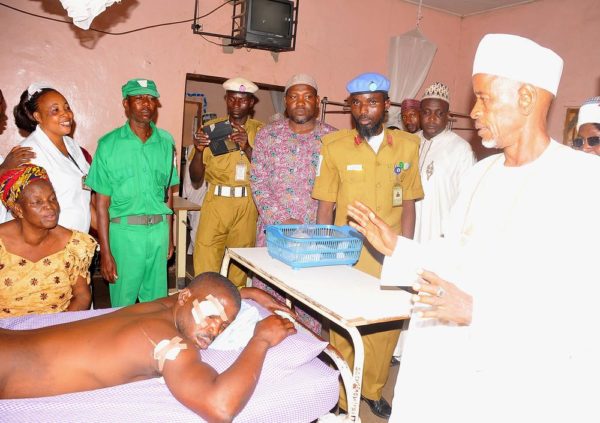 PIC.7. REPRESENTATIVE OF THE CHAIRMAN, SUPREME COUNCIL FOR SHARIA IN NIGERIA, KADUNA STATE CHAPTER, ALHAJI TUKUR ABDULSALAM, (R) SYMPATHIZING WITH THE VICTIM OF AN ATTCK BY UNKNOWN PERSON, MR EMMANUEL FRACIS, AT THE ST. GERARDS CATHOLIC HOSPITAL KADUNA ON SUNDAY (12/6/16). 4191/12/6/2016/SULEIMAN/HB/NAN