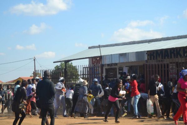 TshwaneUnrest-Looting