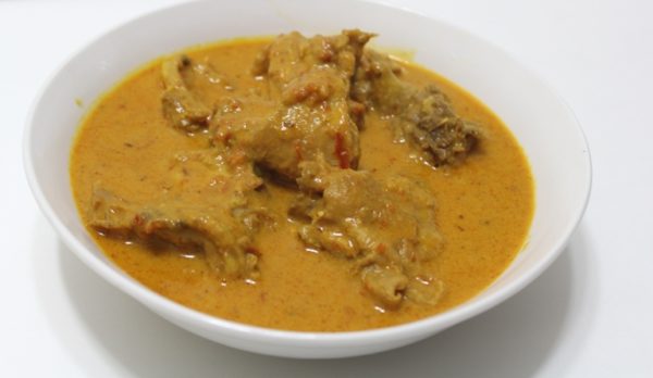 a plate of chicken curry