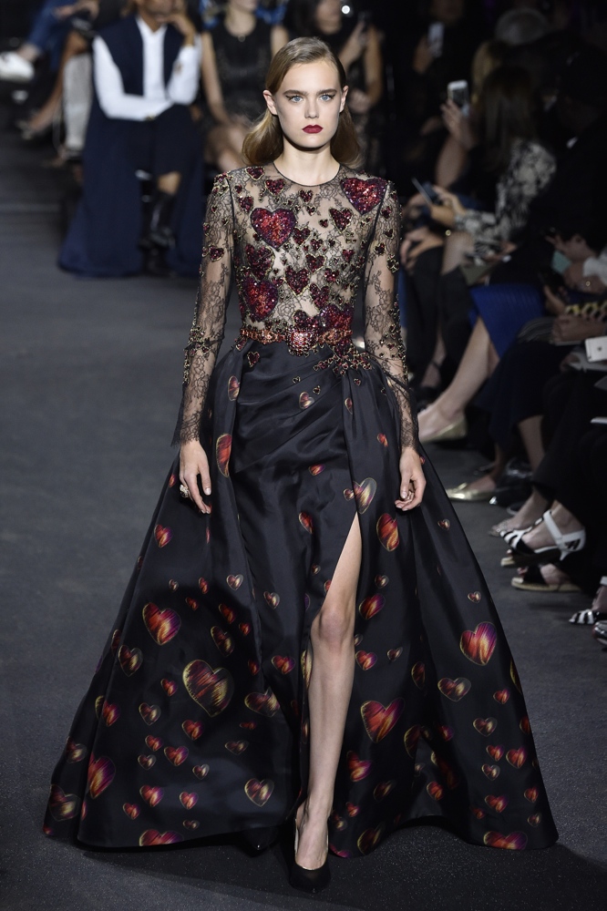 Elie Saab : Runway - Paris Fashion Week - Haute Couture Fall/Winter 2016-2017