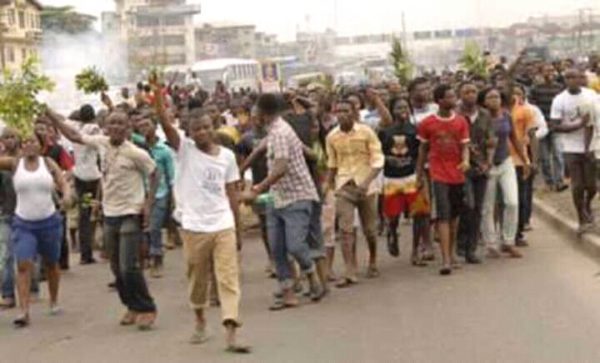 KSU-and-NANS-Protest-in-Lokoja-July-2016-BELLANAIJA0007