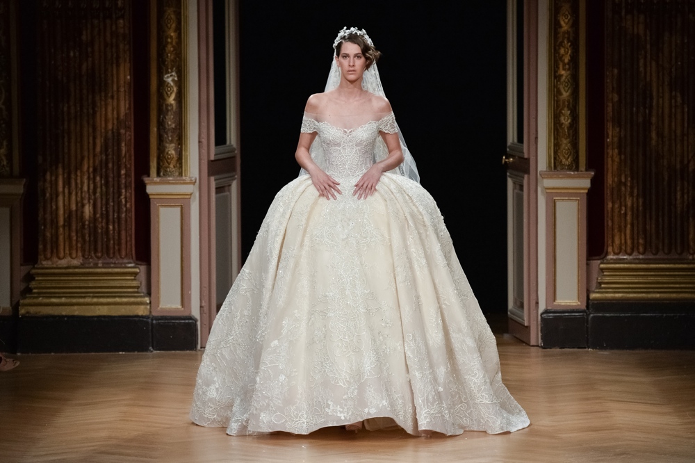 Ziad Nakad : Runway - Paris Fashion Week - Haute Couture Fall/Winter 2016-2017