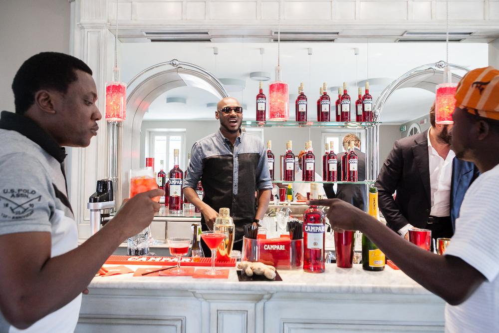 2Baba mixing signature cocktails for Abayomi Ajao and Ayeni Adekunle