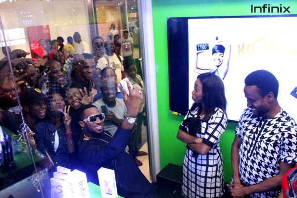 Dbanj taking selfie with Infinix HOT S