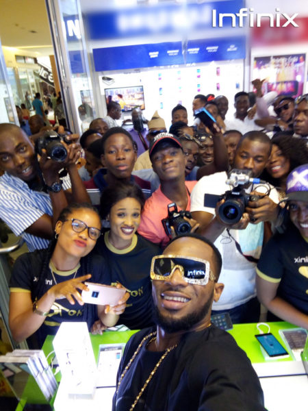 Dbanj taking selfie with Infinix hot s and fans