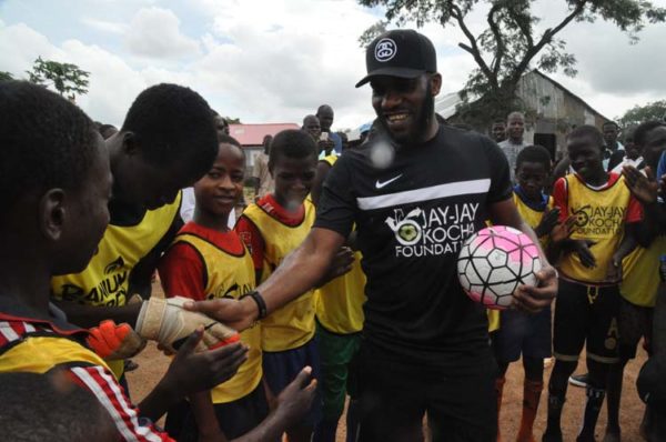 Okocha at 43 with IDP in Abuja 7