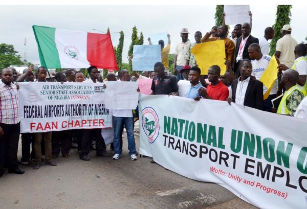 MEMBERS OF THE NATIONAL UNION OF AIR TRANSPORT EMPLOYEES PROTESTING AGAINST THE PLANNED CONCESSION OF AIRPORTS BY THE FEDERAL GOVERNMENT AT THE NNAMDI AZIKIWE INTERNATIONAL AIRPORT IN ABUJA ON TUESDAY (23/8/16). 5904/23/8/2016/JAU/BJO/NAN
