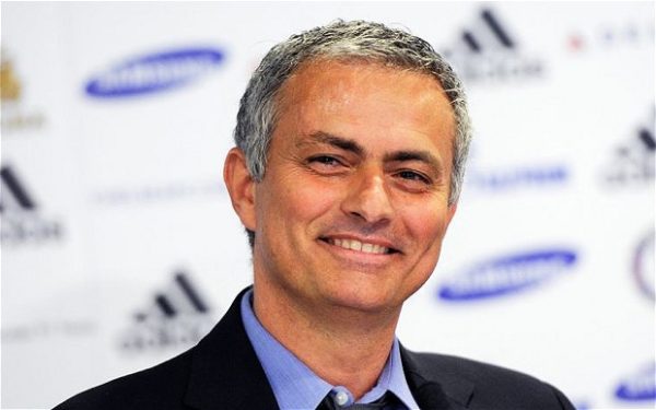 Jose Mourinho smiling at a press conference(1)