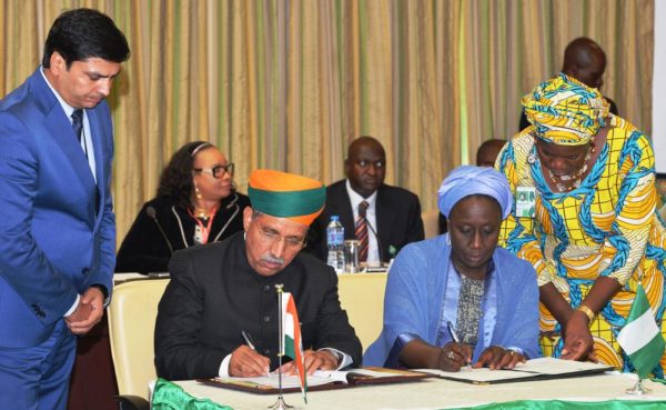 PIC.19. MINISTER OF STATE FOR INDUSTRY, TRADE AND INVESTMENT, HAJIA AISHA ABUBAKAR (2ND, R) AND INDIAN MINISTER OF STATE FOR FINANCE, MR. GANGARAM MEGHWAL, SIGN A MEMORANDUM OF UNDERSTANDING ON BEHALF OF THEIR COUNTRIES DURING A BILATERAL TALK BETWEEN NIGERIA AND INDIA AT THE PRESIDENTIAL VILLA IN ABUJA ON TUESDAY(27/9/16). 7151/27/9/2016/IBRAHIM SUMAILA/BJO/NAN