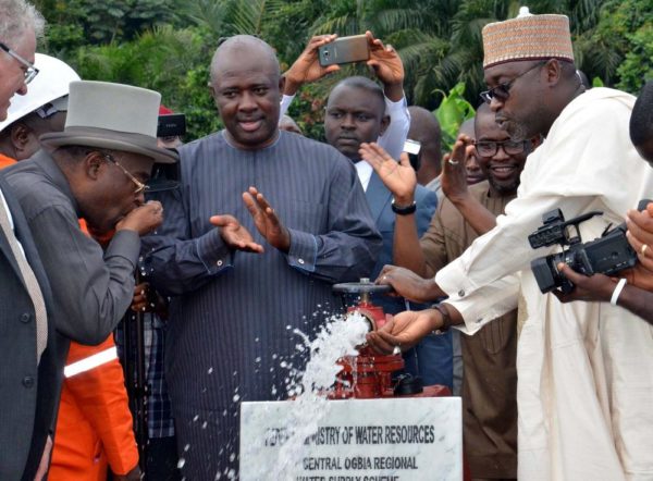 PIC.42. MINISTER OF WATER RESOURCES, MR SULEIMAN ADAMU (R) INAGURATING THE CENTRAL OGBIA REGIONAL WATER SUPPLY PROJECT IN OTUOKE, BAYELSA, ON THURSDAY (8/9/16). WITH HIM ARE: MINISTER OF STATE FOR AGRICULTURE AND RURAL DEVELOPMENT, SEN. HEINEKEN LOKPOBILI (M) AND REPRESENTATIVE OF THE GOVERNOR OF BAYELSA, MR SERINA-DOUKUBO ADASPIFF. ABOUT 130,000 PEOPLE FROM 13 COMMUNITIES ARE EXPECTED TO BENEFIT FROM THE N5.9BILLION WATER PROJECT. 6870/8/9/2016/JAU/BJO/NAN