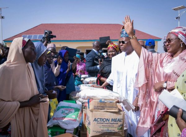 Aisha Buhari Donates Food Stuff to Kaga Community2