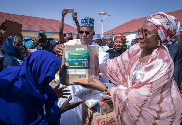 Aisha Buhari Donates Food Stuff to Kaga Community3