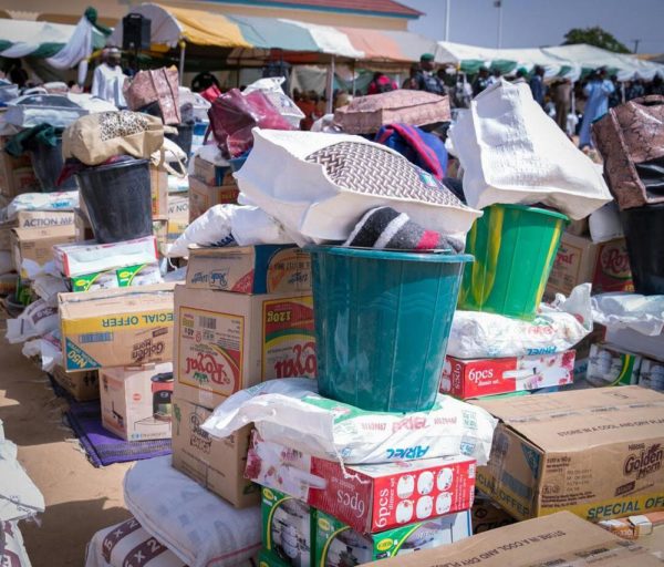 Aisha Buhari Donates Food Stuff to Kaga Community5