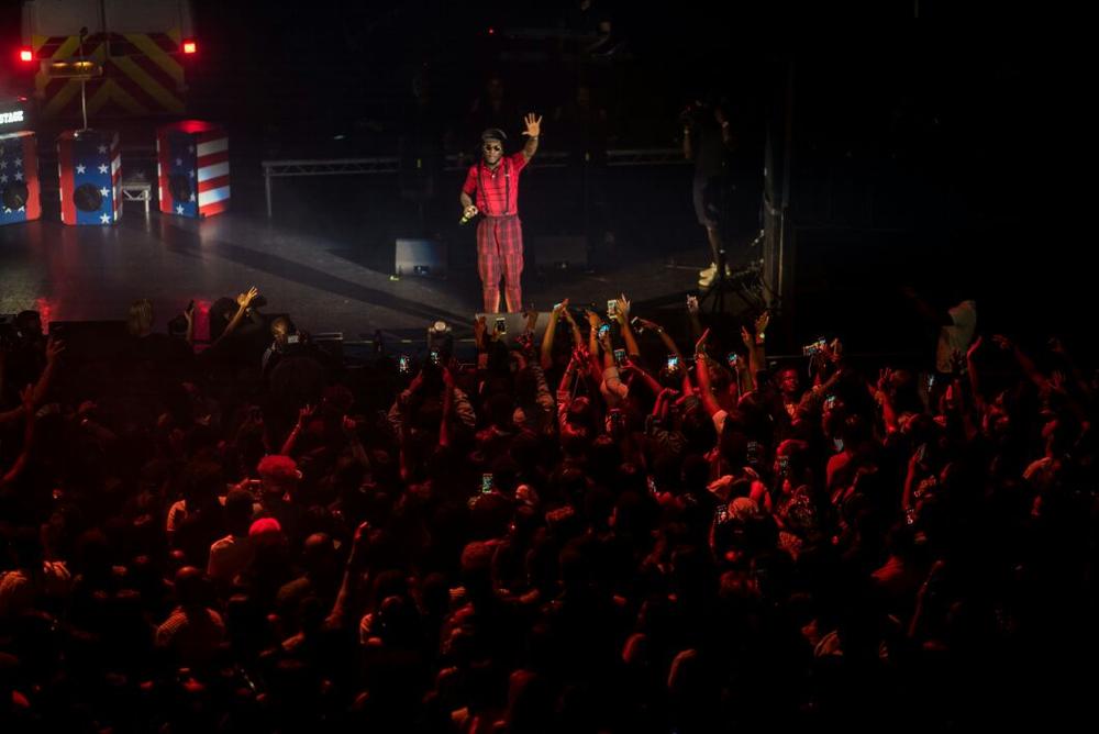 Concerts uk. Поп концерт. Pink floyd концерт 2022. Concerts uk. Pink floyd на сцене.