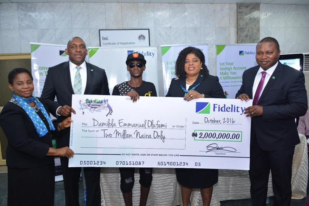 L-R, Janet Nnabuko, Group Head, Savings; Obaro Odeghe, Promo Committee Chairman, Fidelity Bank; Damilola Emmanuel Olufemi, Winner of N2m in the September Draw; Nneka Onyeali-Ikpe, ED, Commercial & Consumer Banking Lagos & Southwest Bank and Richard Madiebo, Divisional Head, Retail Bank during the prize presentation ceremony in Lagos.
