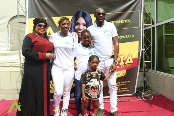 annies-mom-andthe-idibia