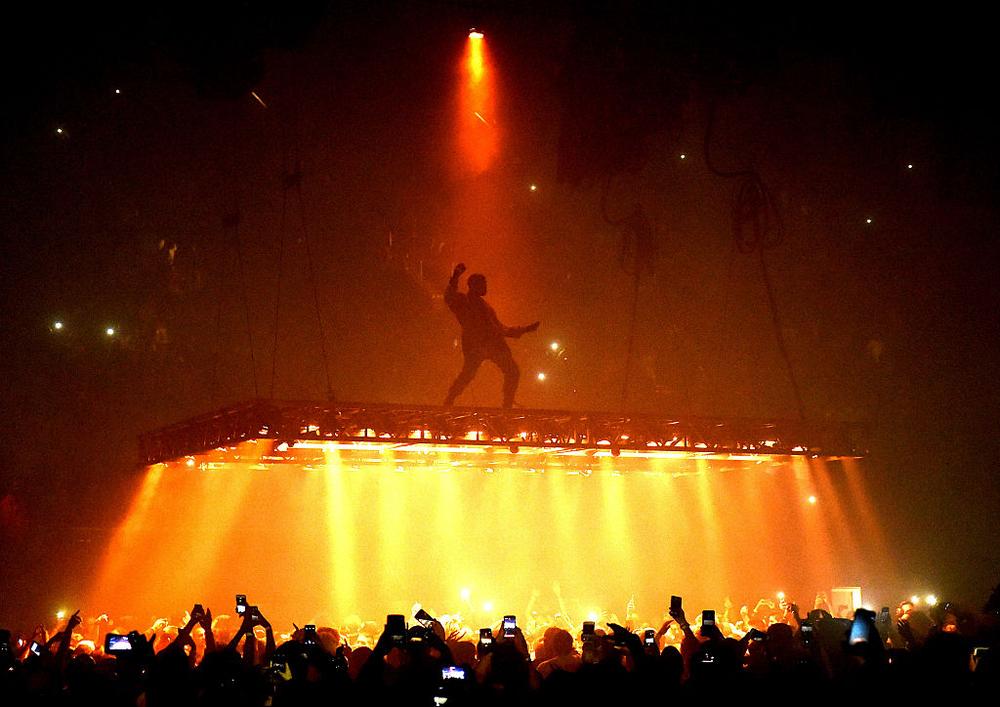 INGLEWOOD, CA - OCTOBER 25: Rapper Kanye West performs at the Forum on October 25, 2016 in Inglewood, California. (Photo by Kevin Winter/Getty Images)