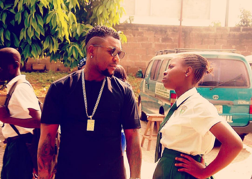 Oritse Femi's Caption: My bae be like ....u cannot withstand the crowd dad" am like don't you worry love am used to it....lol shy shy gurl...??