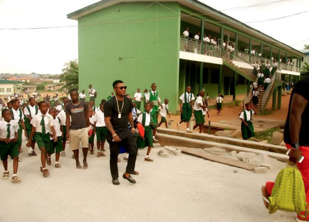 oritsefemi-at-daughter-patiences-school_07