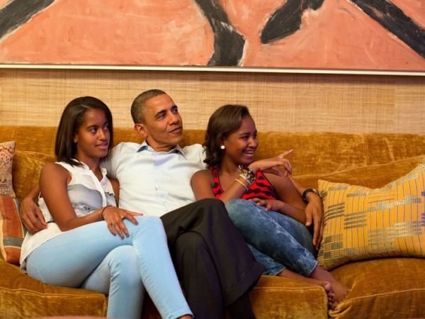 president-obama-and-his-daughters-malia-left-and-sasha-in-the-treaty-room