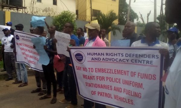 protest-at-lagos-police-headquarters