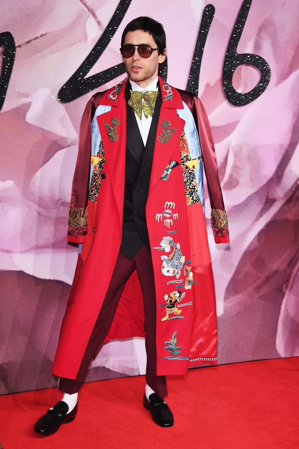 LONDON, ENGLAND - DECEMBER 05: Jared Leto walks the red carpet for the British Fashion Awards 2016 on December 5, 2016 in London, England. (Photo by Venturelli/Getty Images for GUCCI)