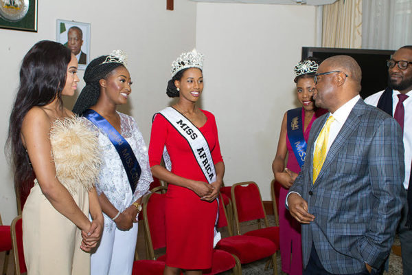 miss-africa-team-with-high-commissioner-2