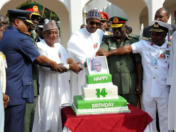 From left: Chief of the Air Staff, Air Marshal sadiq Abubakar; Chief of Army Staff, Lt.-Gen Tukur Buratai; President Muhammadu Buhari; Chief of Defence Staff, Gen Abayomi Olonisakin and Chief of Naval Staff, Vice Amiral Ebuk-Ete Ibas cutting the 74th Birthday cake of the President at the Presidential Villa Abuja on Saturday (17/12/16/) 9154/17/12/2016/CALLISTUS EWELIKE/NAN