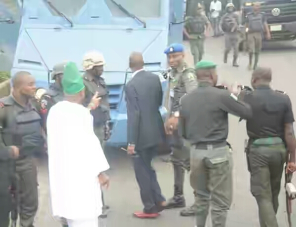 BellaNaija - Governor Ibikunle Amosun's Convoy hit by CBN Bullion Van