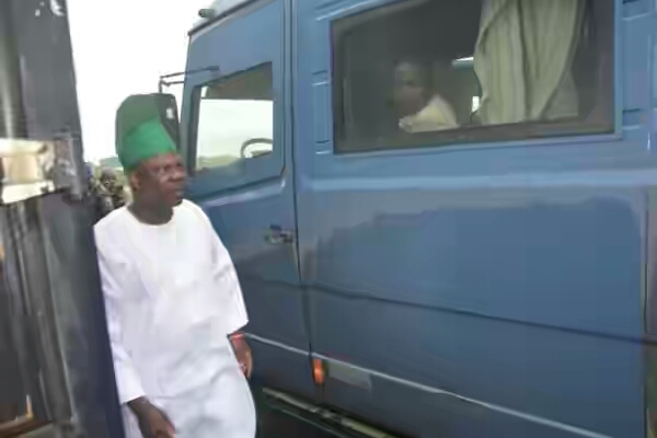 BellaNaija - Governor Ibikunle Amosun's convoy hit by CBN Bullion Van