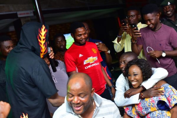 Nigerian Music Legend 2Baba Stimulates Football Fans at Viewing Centers as Arsenal Wins the FA Cup Finals