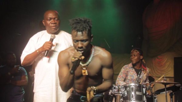 BellaNaija - Terry Apala rocks the Stage with Musiliu Haruna Ishola at Industry Nite | See Photos