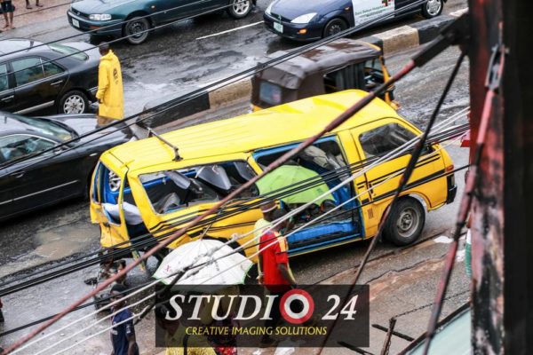 Breaking! Accident Along Allen Avenue leaves Passengers Wounded Breaking! Accident Along Allen Avenue leaves Passengers Wounded