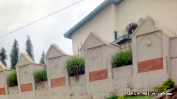 Police officers assigned as guards loot Goodluck Jonathan's Abuja Property