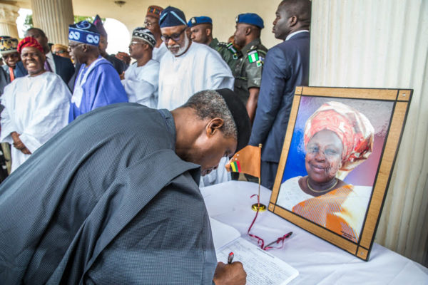 Osinbajo pays condolence visit to Bisi Akande over wife’s passing