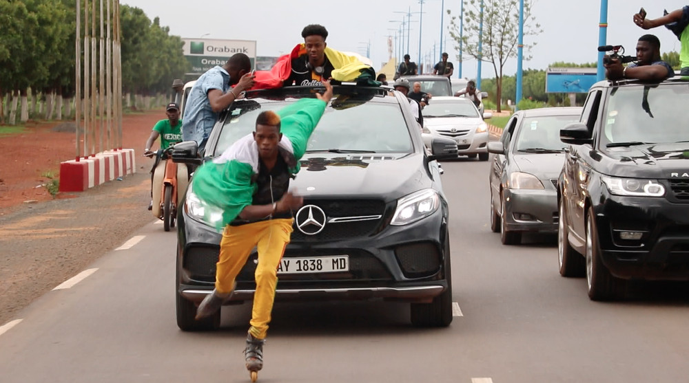 BellaNaija - Korede Bello dazzles fans in Mali | Photos + Video