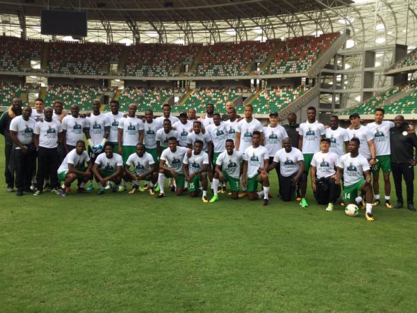 Super Eagles pay Tribute to Goalkeeper Carl Ikeme  - BellaNaija