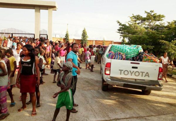 Benue Flood IDPs protest Diversion of Relief Materials - BellaNaija