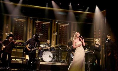 Mily Cyrus honors Las Vegas victims with performace of "No Freedom" & "The Climb" on The Tonight Show with Jimmy Fallon | WATCH