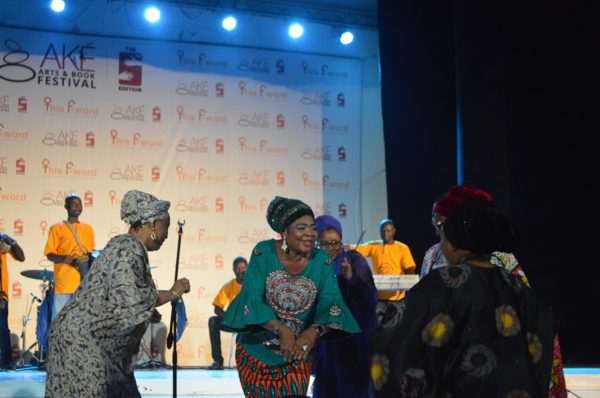 Salawa Abeni Dances with Guests from Kaduna