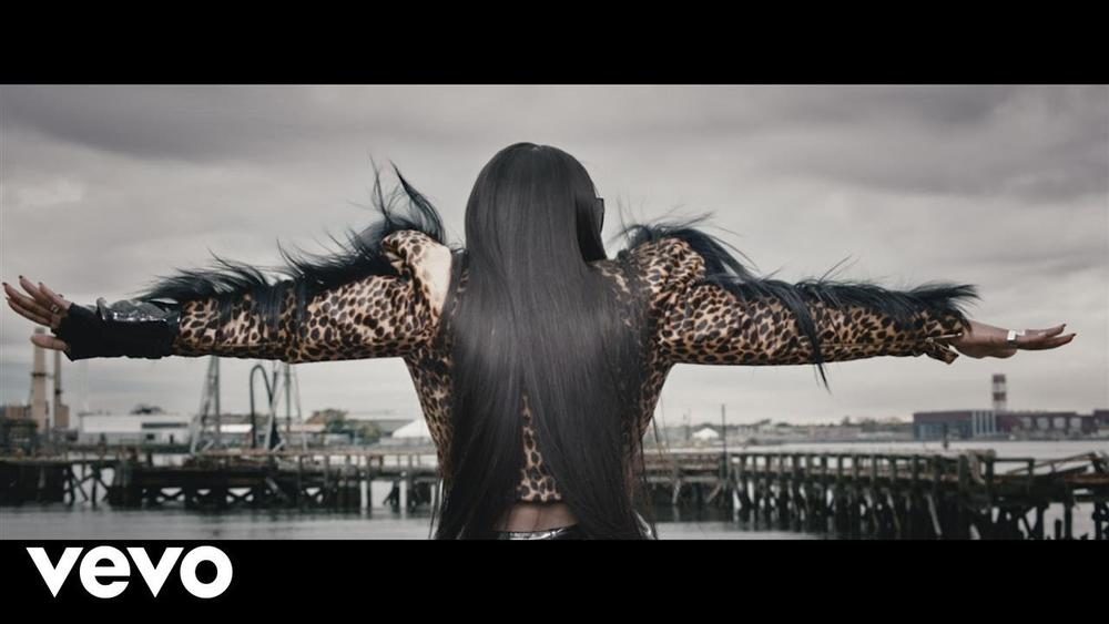 Remy Ma & Lil' Kim burn the crown in New Music Video for "Wake Me Up