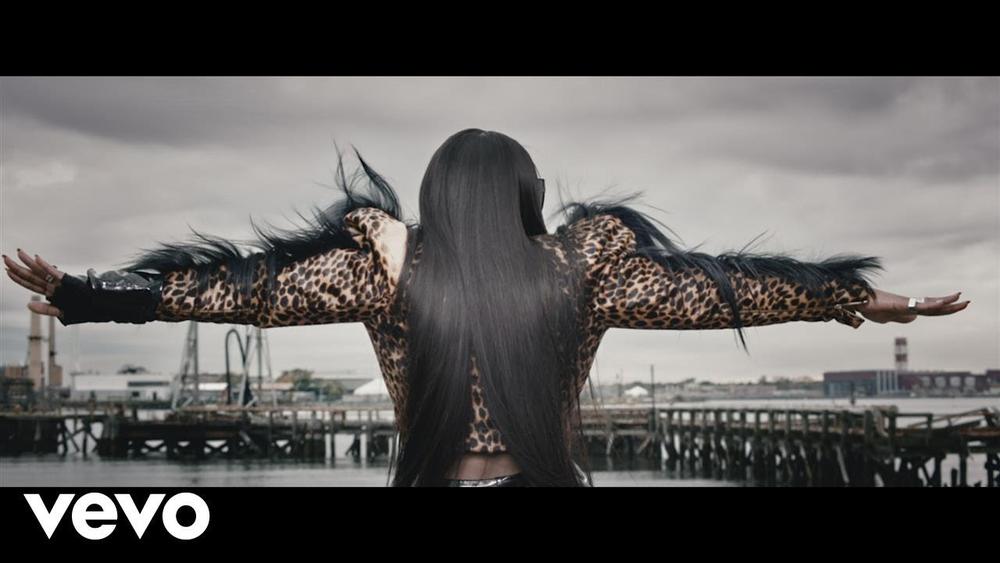Remy Ma & Lil' Kim burn the crown in New Music Video for "Wake Me Up