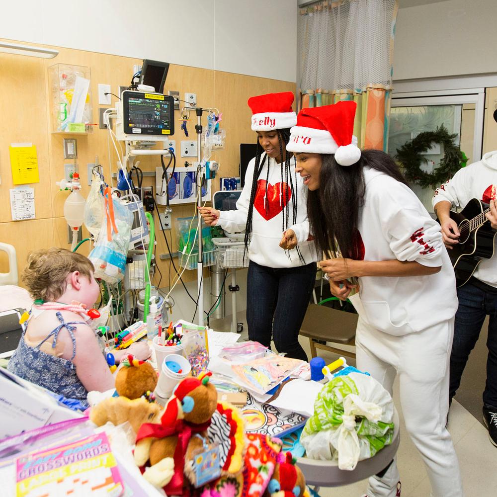 Ciara & Kelly Rowland bring some Christmas Cheer to a Children's Hospital