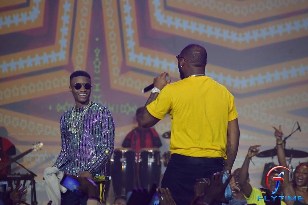 Davido joins Wizkid on stage for #WizkidTheConcert and Twitter reacts!