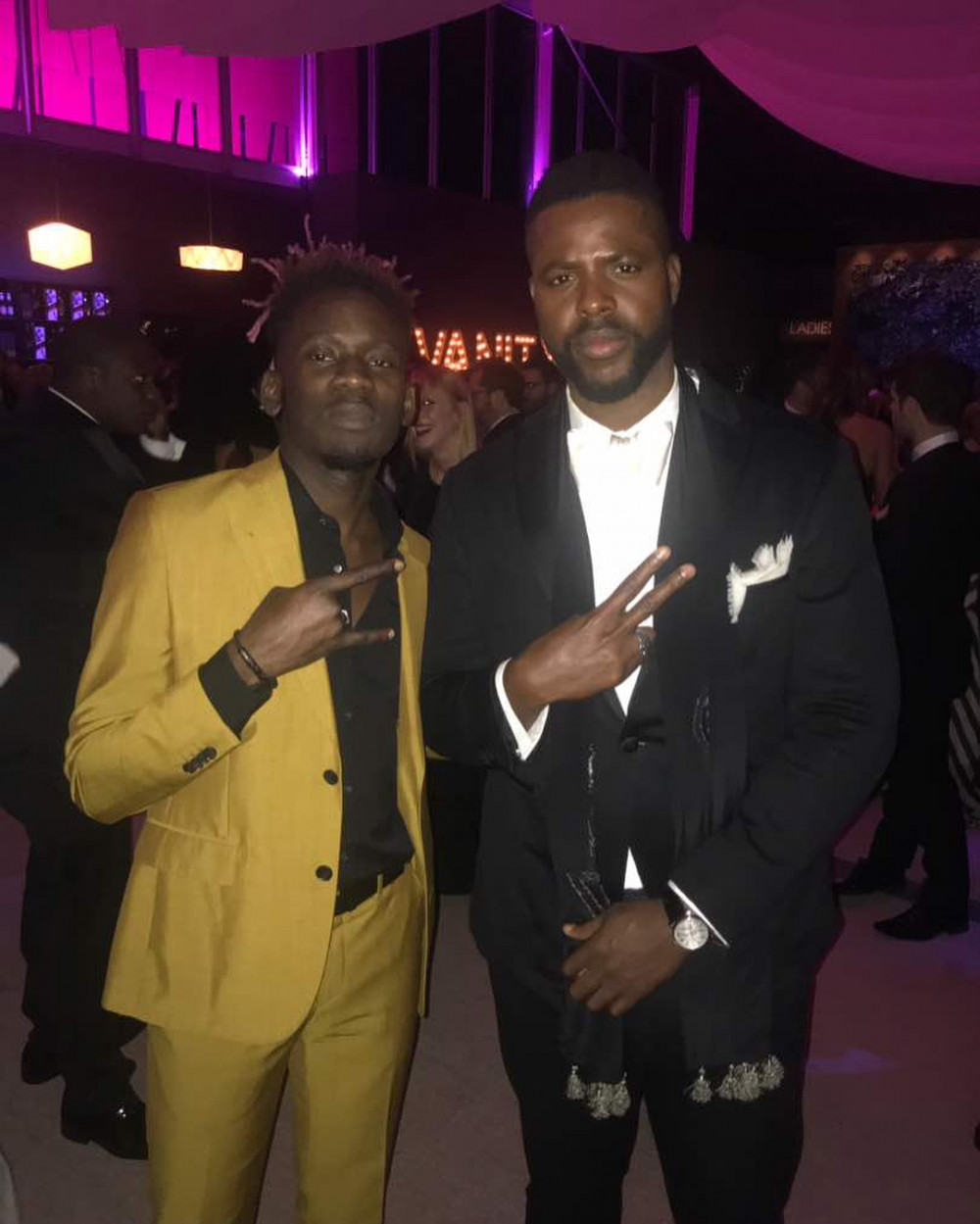 Detty Boy to the World! Mr Eazi joins Diddy, Chadwick Boseman, Lupita Nyong'o at Vanity Fair/Apple Music #Oscars Dinner