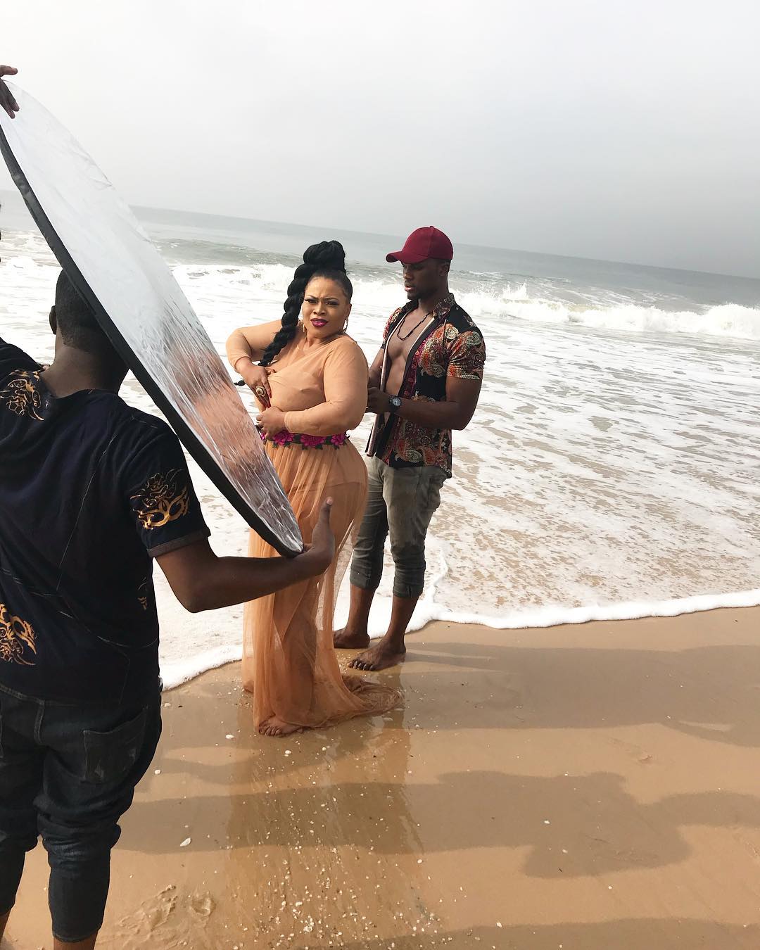 Immaculate Dache gives us Beach Vibes on Set of New Music Video