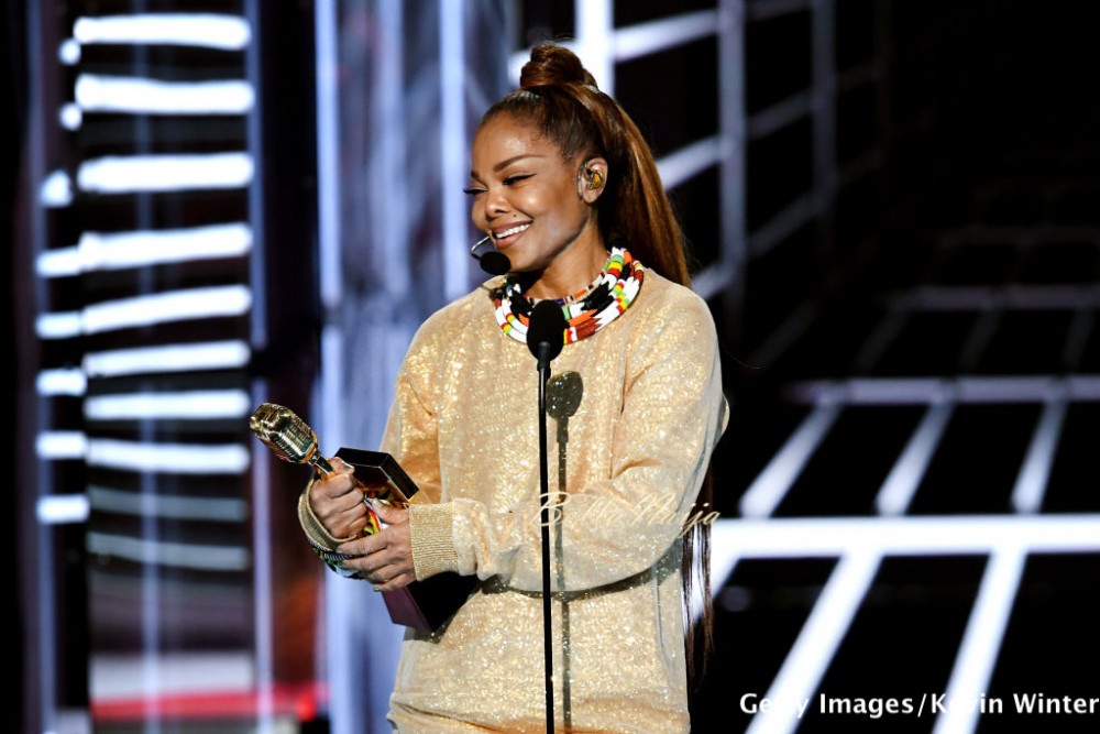 Janet Jackson receives the Icon Award at the 2018 #BBMAs | Full List of Winners