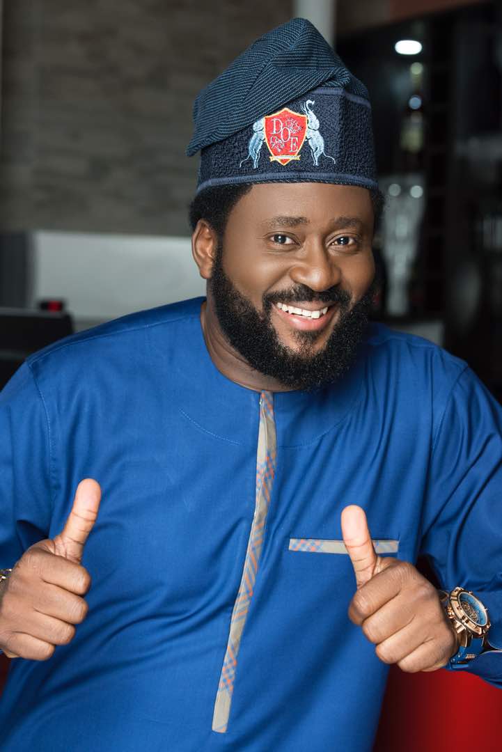 Suspected Hoodlums attack Desmond Elliot's Vehicle - BellaNaija